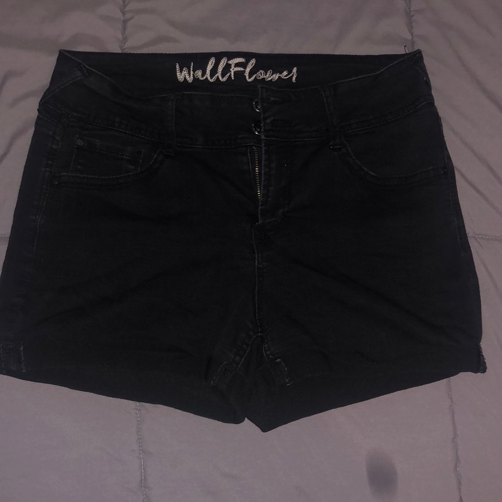 Black wallflower shorts Size 11 material is cotton and spandex